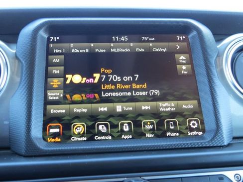 Used 2022 Jeep Wrangler Unlimited Sahara AWD/4WD image 21