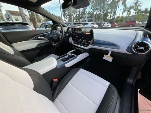 New 2026 Chevrolet Equinox EV LT image 27