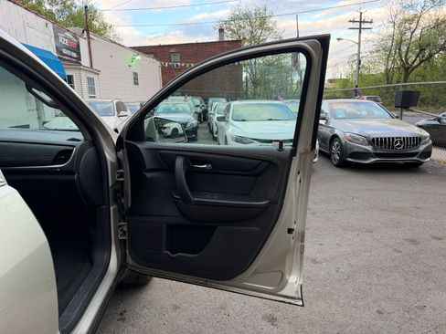 Used 2014 Chevrolet Traverse LT FWD image 39