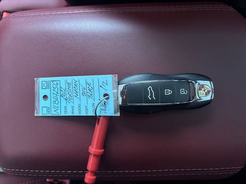 Certified 2022 Porsche Macan image 15