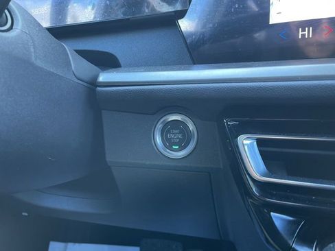 Used 2025 Chevrolet Traverse LT image 18