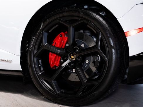 Used 2023 Lamborghini Huracan EVO image 20
