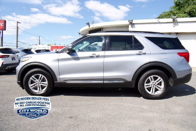 Used 2022 Ford Explorer XLT w/ Equipment Group 202A AWD/4WD image 5