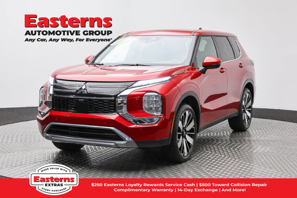 Used 2025 Mitsubishi Outlander SE AWD/4WD image 1