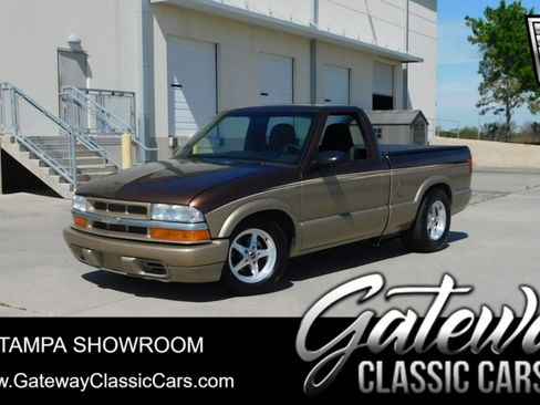 Used 2000 Chevrolet S10 Pickup LS w/ Preferred Equipment Group image 1