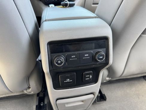 Used 2019 GMC Acadia SLT image 27