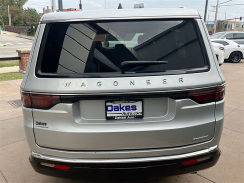 Used 2024 Jeep Wagoneer L Series II w/ Flexible Seating Group image 6