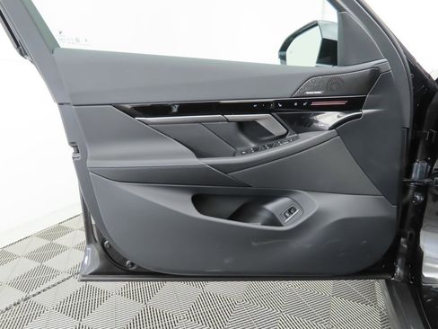 Certified 2025 BMW 530i image 25