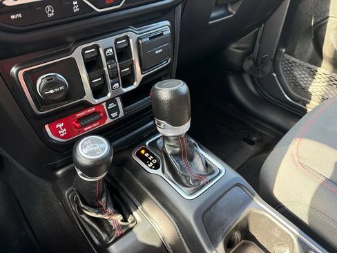 Used 2022 Jeep Gladiator Rubicon w/ Cold Weather Group AWD/4WD image 27