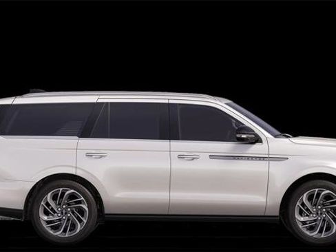 New 2025 Lincoln Navigator Reserve image 5