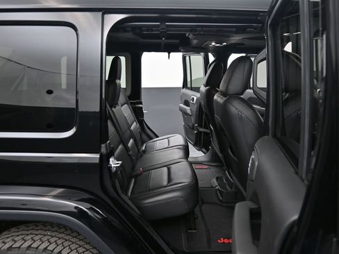 Used 2021 Jeep Wrangler Unlimited Sahara image 35