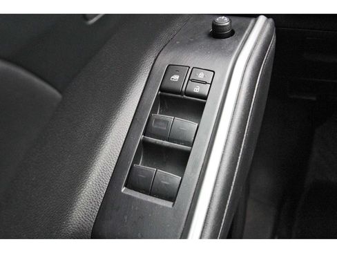 Used 2024 Toyota Highlander XLE FWD image 21