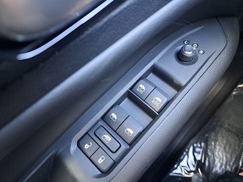 New 2026 Jeep Compass Latitude w/ Sun and Sound Group AWD/4WD image 24