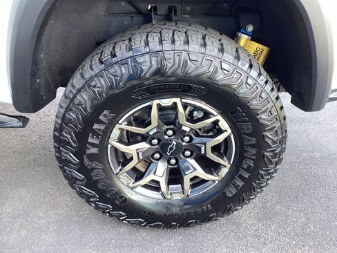 Used 2024 Chevrolet Colorado ZR2 w/ ZR2 Convenience Package III AWD/4WD image 21