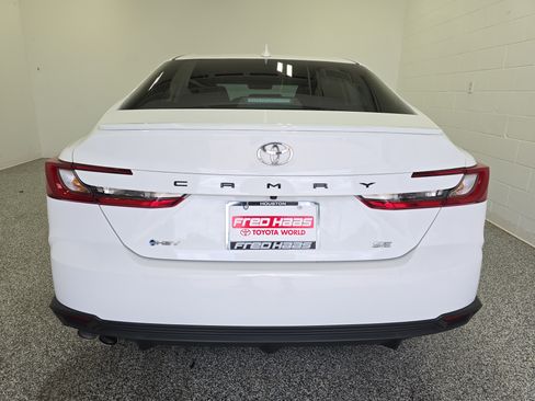Used 2025 Toyota Camry SE w/ Convenience Package FWD image 7