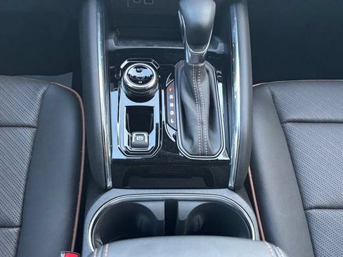 Used 2025 GMC Canyon AT4 w/ AT4 Premium Package AWD/4WD image 6