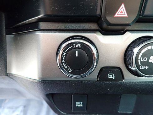 Certified 2019 Toyota Tacoma SR w/ SR Convenience Package AWD/4WD image 25