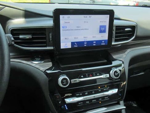 Used 2023 Ford Explorer Limited image 24