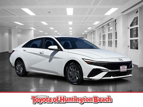 Used 2024 Hyundai Elantra SEL FWD image 1