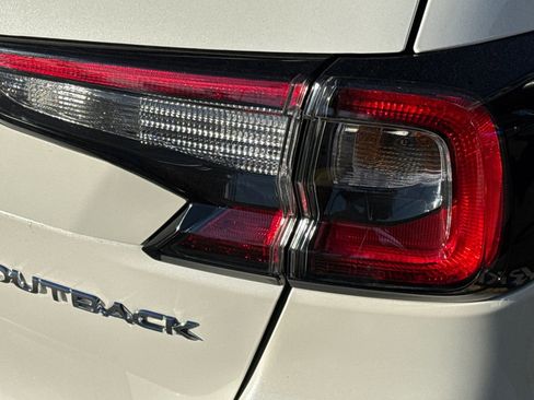 Used 2025 Subaru Outback Premium image 31