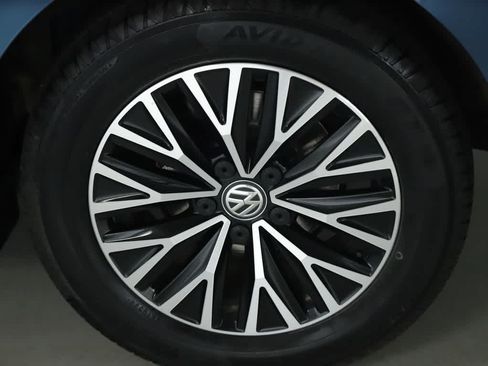 Used 2019 Volkswagen Jetta SE w/ Cold Weather Package FWD image 39