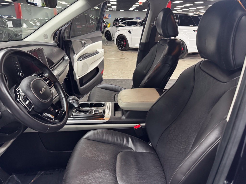 Used 2024 Kia Carnival LX FWD image 34