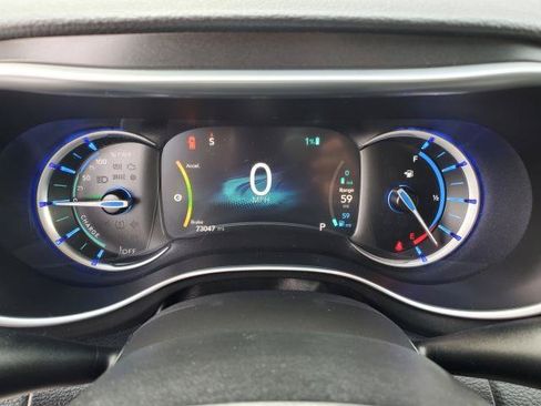 Used 2020 Chrysler Pacifica Limited FWD image 10
