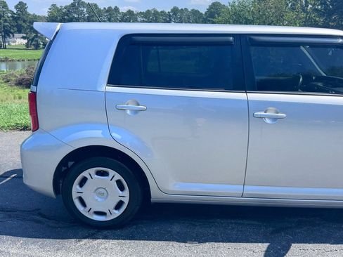 Used 2012 Scion xB FWD image 30