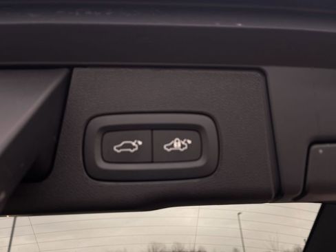 Used 2025 Volvo XC60 B5 Plus image 5