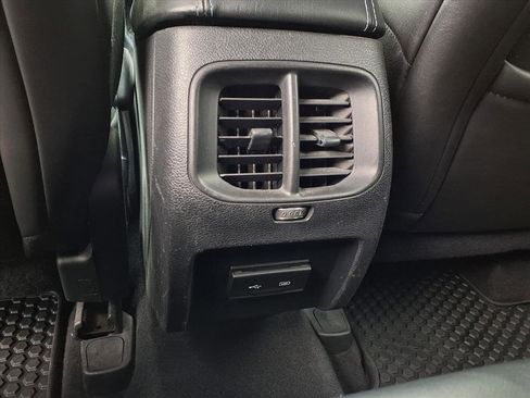 Used 2019 Jeep Cherokee Latitude Plus w/ Cold Weather Group image 24