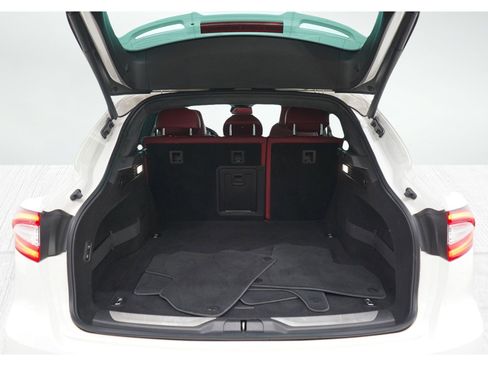 Used 2019 Maserati Levante GTS AWD/4WD image 13