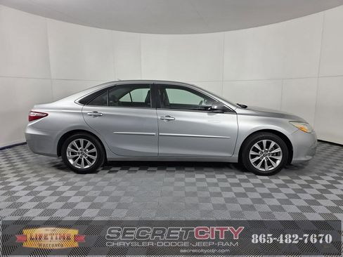 Used 2016 Toyota Camry XLE image 8