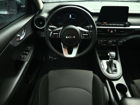 Used 2023 Kia Forte LXS w/ LXS Technology Package FWD image 5