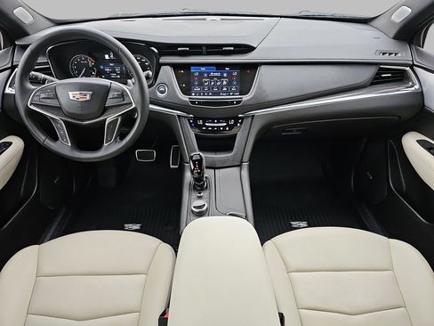 Certified 2025 Cadillac XT5 Sportv w/ LPO, Floor Liner Package AWD/4WD image 9