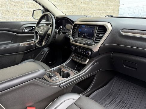 Used 2023 GMC Acadia Denali w/ Denali Technology Package AWD/4WD image 16