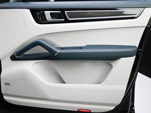 Used 2022 Porsche Cayenne S image 54