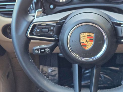 Certified 2025 Porsche Macan AWD/4WD image 16