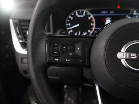 Used 2022 Nissan Rogue SV image 19