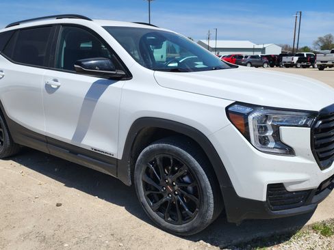 Used 2024 GMC Terrain SLE w/ Driver Convenience Package AWD/4WD image 3