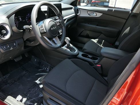 Used 2023 Kia Forte LXS w/ LXS Technology Package FWD image 11