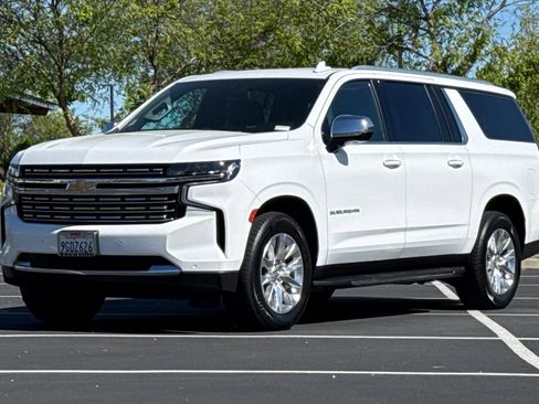 Used 2023 Chevrolet Suburban Premier image 9