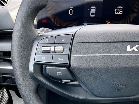 Used 2025 Kia K4 FWD image 23