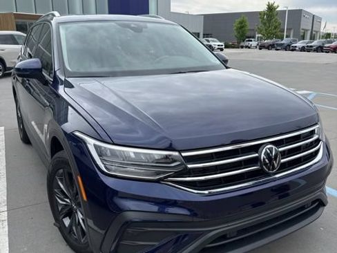 Used 2023 Volkswagen Tiguan SE AWD/4WD image 2