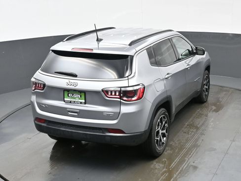 Used 2024 Jeep Compass Latitude AWD/4WD image 40