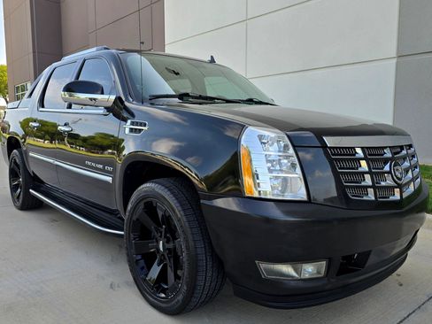 Used 2010 Cadillac Escalade EXT Luxury AWD/4WD image 4