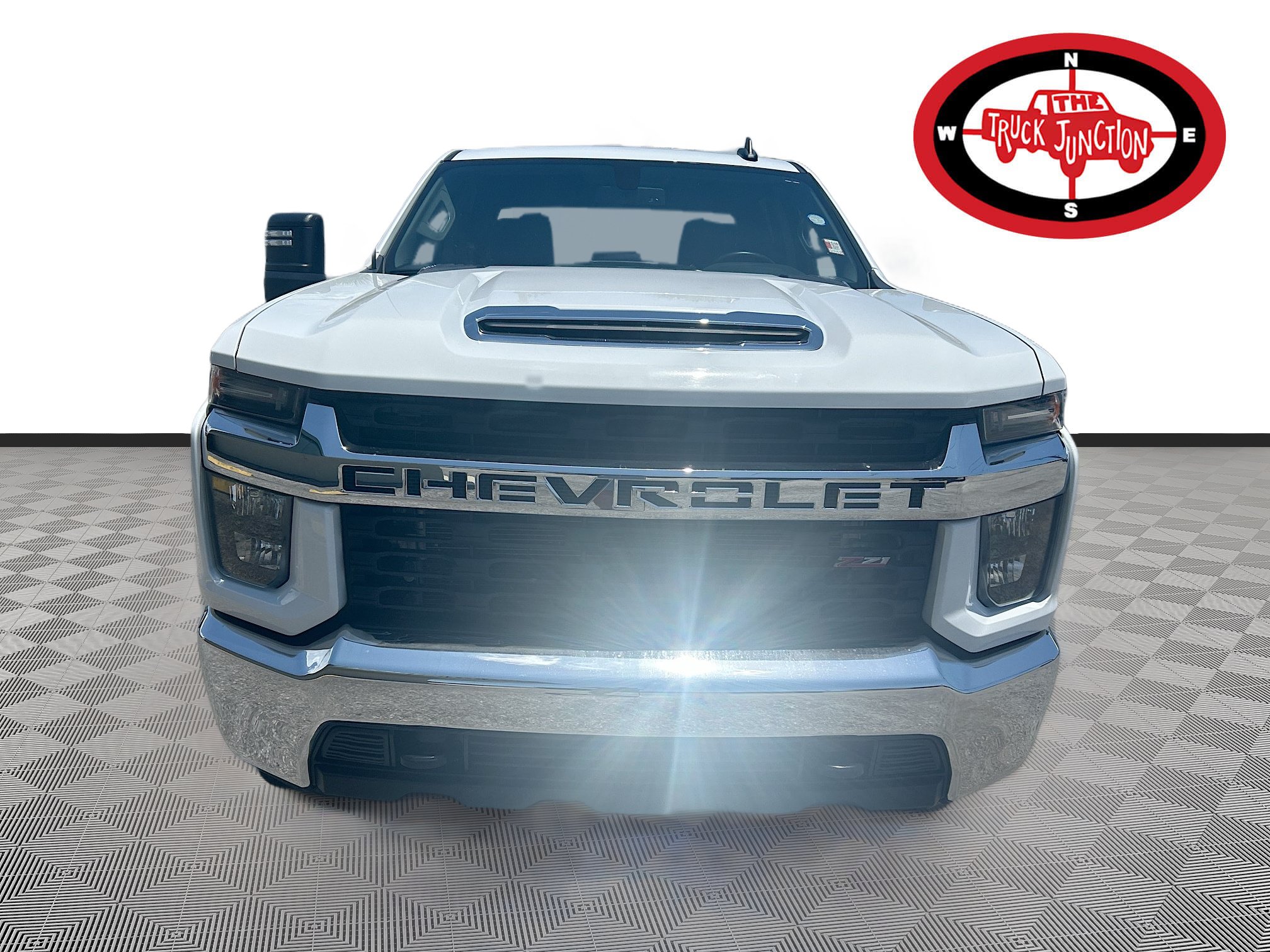Used 2023 Chevrolet Silverado 2500 LT AWD/4WD image 2