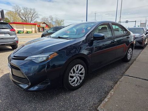 Used 2019 Toyota Corolla LE FWD image 3