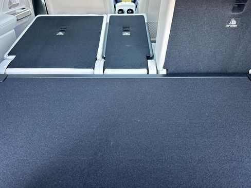 New 2025 Mercedes-Benz GLB 250 4MATIC image 15