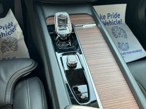 Certified 2023 Volvo XC60 T8 Ultimate w/ Climate Package AWD/4WD image 22