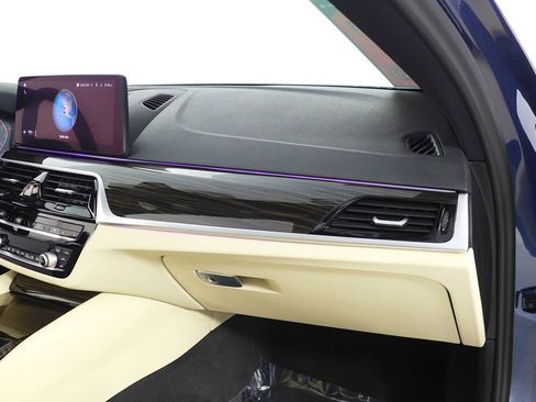 Used 2023 BMW 530i 530i w/ Convenience Package image 14